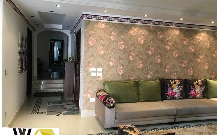 شقة للبيع 230 متر مسجلة  رائعة التشطيب  شارع عبد الرازق السنهورى الرئيسي مدينة نصر