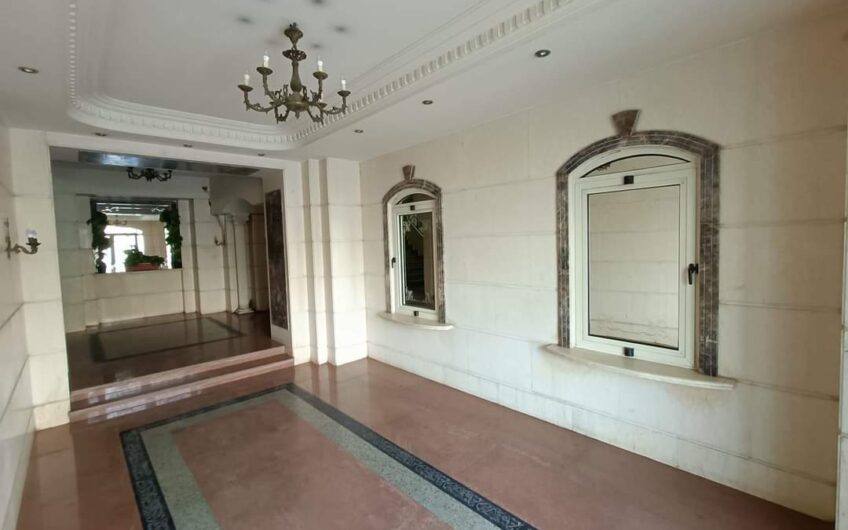 شقة للبيع 180متر عقد مسجل شارع رئيسى فيو مفتوح على نادى الشمس مصر الجديدة عمارة حديثة